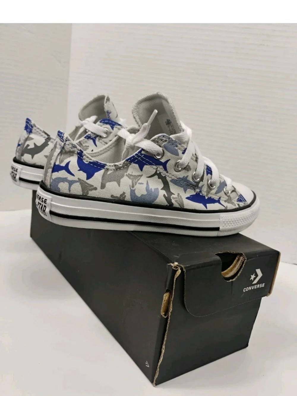 Converse Kids Low Top Shark Print Sneaker - White/Blue